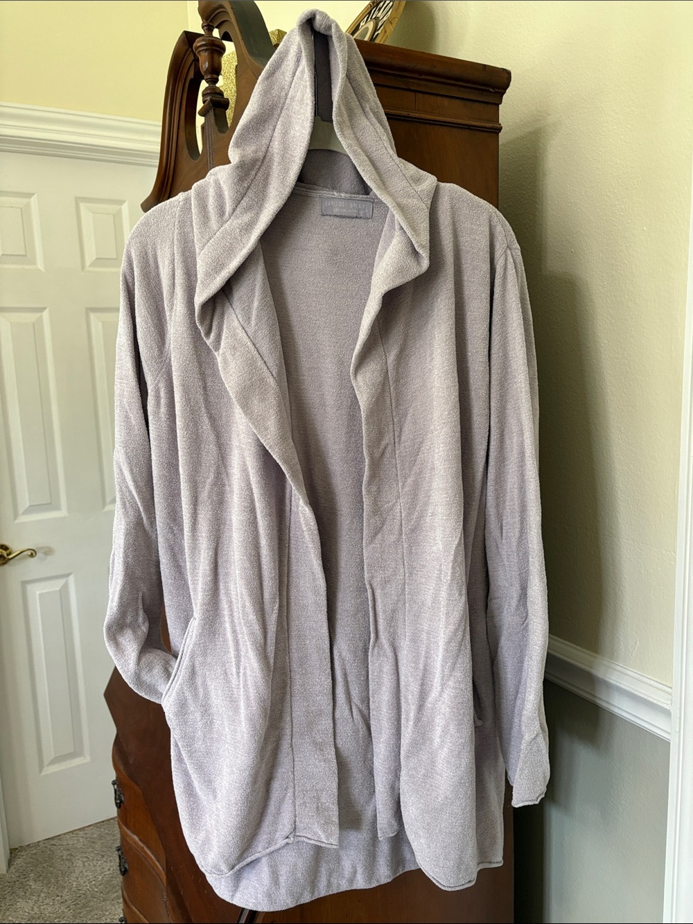 *Barefoot Dreams Pale Lavender Hood Long Sleeves Flyaway Cardigan Beach Vaca